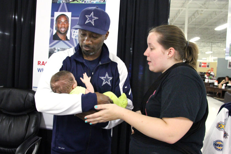 Raghib " Rocket" Ismail Signs Autographs